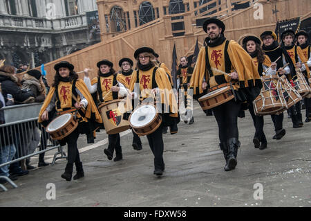 Venedig, Italien. 30. Januar 2016. Karneval in Venedig 2016, zu Fuß durch die Stadt. © Patrizia Cortellessa/Pacific Press/Alamy Live-Nachrichten Stockfoto