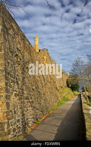 Die Statue von Jesus Christus am Castillo De La Mota, Monte Urgull, Donostia - San Sebastián, Baskisches Land, Spanien. Stockfoto