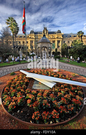 Die Blumenuhr in Plaza de Guipozkoa, San Sebastian (Donostia), Baskenland, Spanien. Stockfoto