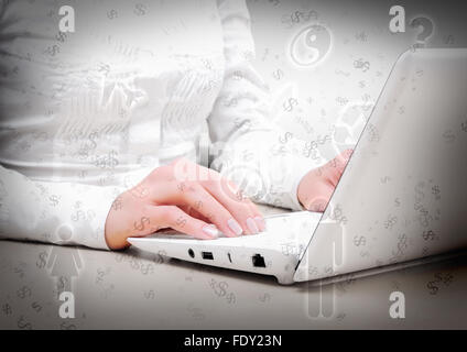 Collage mit weißen Laptop-Computer und Symbole der Kommunikation Stockfoto