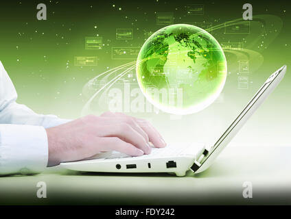 Collage mit weißen Laptop-Computer und Symbole der Kommunikation Stockfoto