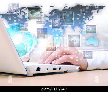 Collage mit weißen Laptop-Computer und Symbole der Kommunikation Stockfoto