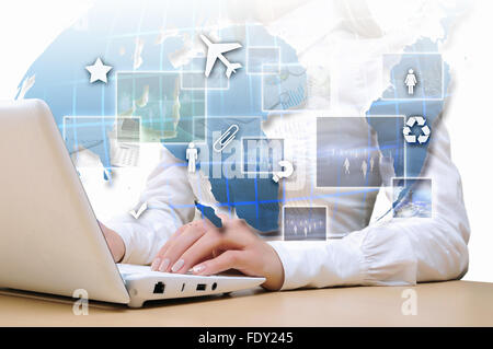 Collage mit weißen Laptop-Computer und Symbole der Kommunikation Stockfoto