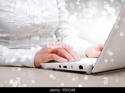 Collage mit weißen Laptop-Computer und Symbole der Kommunikation Stockfoto