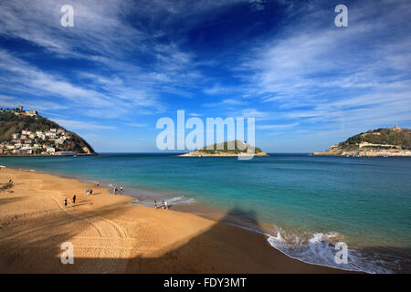 Ondarreta Strand (Playa De La Ondarreta) von Miramar Palace, Donostia - San Sebastian, Baskenland, Spanien gesehen. Stockfoto