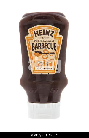 Flasche von Heinz glatt und Sweet Grill klebrigen Soße und Marinade auf weißem Hintergrund Stockfoto
