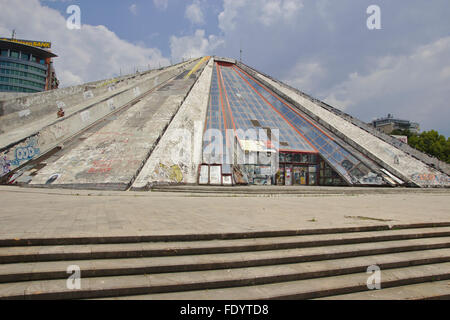 "Pyramide", ehemalige Enver-Hoxha-Museum, Tirana, Albanien Stockfoto