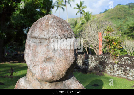 Statue am Marae Arahurahu, Pa'ea, Tahiti, Französisch-Polynesien Stockfoto