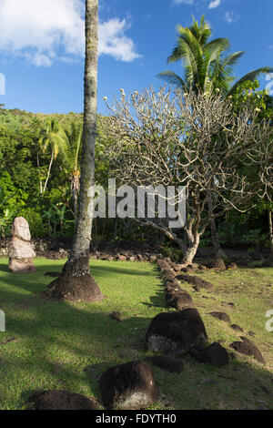 Statue am Marae Arahurahu, Pa'ea, Tahiti, Französisch-Polynesien Stockfoto