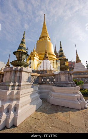 Goldene Stupa im Grand Palace in Bangkok, Thailand Komplex Stockfoto