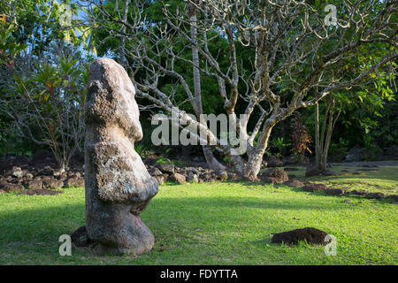 Statue am Marae Arahurahu, Pa'ea, Tahiti, Französisch-Polynesien Stockfoto