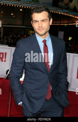Westwood, Kalifornien. 1. Februar 2016. Alden Ehrenreich besucht die "Sei gegrüßt, Caesar!" Premiere im Regency Village Theatre am 1. Februar 2016 in Westwood, Kalifornien. / Picture Alliance © Dpa/Alamy Live-Nachrichten Stockfoto