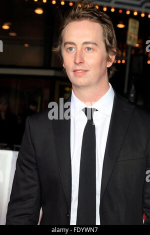 Westwood, Kalifornien. 1. Februar 2016. Stephen Ellis besucht die "Sei gegrüßt, Caesar!" Premiere im Regency Village Theatre am 1. Februar 2016 in Westwood, Kalifornien. / Picture Alliance © Dpa/Alamy Live-Nachrichten Stockfoto