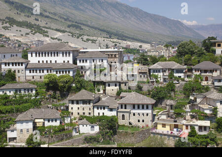 Alte Stadt Gjirokastra, beherbergt osmanischen mit Schieferdächern, Albanien Stockfoto