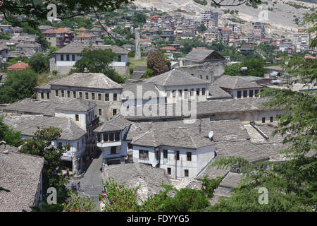 Alte Stadt Gjirokastra, beherbergt osmanischen mit Schieferdächern, Albanien Stockfoto