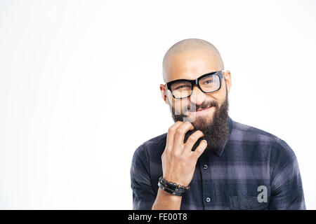 Nahaufnahme der kahlköpfige junge afroamerikanische Mann Brille, Bart kratzen Stockfoto