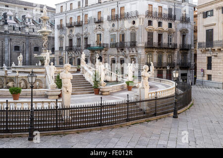 Piazza Pretoria mit Fontana Pretoria (1554), durch Francis Camilliani, Palermo, Sizilien, Italien Stockfoto