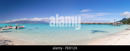 Wasserbungalows des Sofitel Hotel, Moorea, Gesellschaftsinseln, Französisch-Polynesien Stockfoto