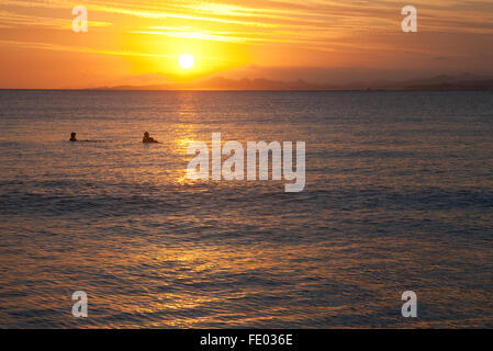 Fischer im Meer vor Suva, Fidschi Stockfoto