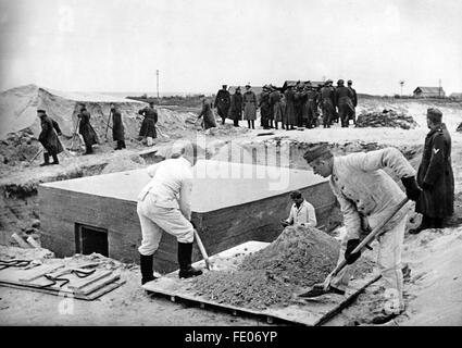 Das Nazi-Propagandafilm zeigt Bauarbeiten an einem Bunker an der Atlantischen Mauer. Das Foto wurde im April 1942 herausgegeben. Fotoarchiv für Zeitgeschichte - KEIN KABELDIENST - Stockfoto