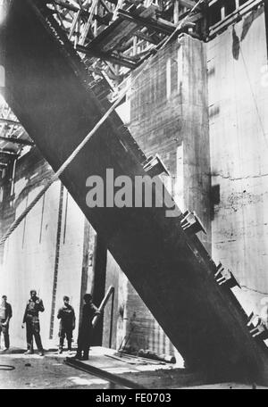 Das Nazi-Propagandafild zeigt einen U-Boot-Kugelschreiber an der Atlantischen Mauer, erbaut von der Todt-Organisation zum Schutz der deutschen Nation. Das Foto wurde im Februar 1942 aufgenommen. Fotoarchiv für Zeitgeschichtee - KEINE ÜBERWEISUNG - Stockfoto