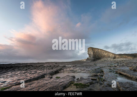 Nash Point mit felsigen Vorder- und Winter Sonnenuntergang Stockfoto