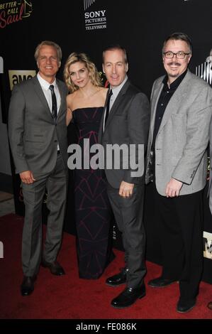 Los Angeles, CA, USA. 2. Februar 2016. Patrick Fabian, Rhea Seehorn, Bob Odenkirk, Vince Gilligan im Ankunftsbereich für bessere fordern SAUL Premiere der zweiten Staffel AMC, Arclight Kinos - Culver City, Los Angeles, CA 2. Februar 2016. Bildnachweis: Elizabeth Goodenough/Everett Collection/Alamy Live-Nachrichten Stockfoto