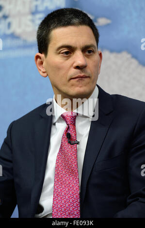 David Miliband hält Vortrag auf die Krise in Syrien bei Chatham House, London, Großbritannien - 3. Februar 2016 Stockfoto