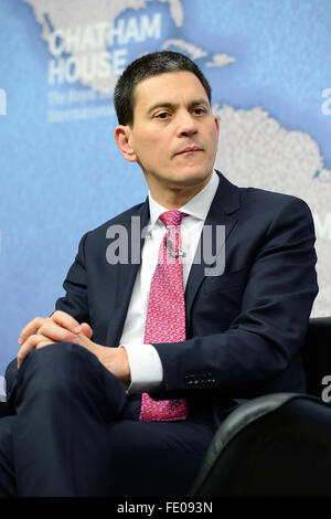 David Miliband hält Vortrag auf die Krise in Syrien bei Chatham House, London, Großbritannien - 3. Februar 2016 Stockfoto