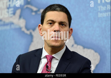 David Miliband hält Vortrag auf die Krise in Syrien bei Chatham House, London, Großbritannien - 3. Februar 2016 Stockfoto