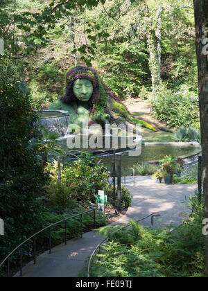 Göttin der Erde, eine riesige Mosaiculture-Statue im Atlanta Botanical Garden. Die Skulptur ist eine feste Größe Stockfoto