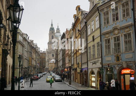 Alte Straße in der Prager Altstadt Stockfoto