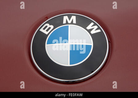 BMW Auto Abzeichen auf einem 2007 M5 Stockfoto