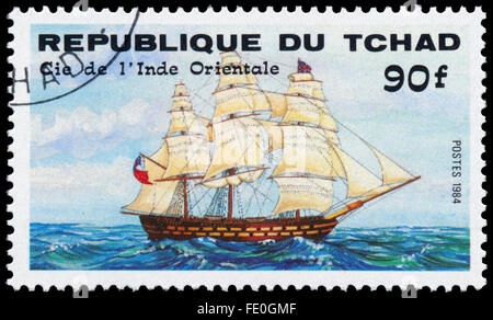 Republik Tschad - CIRCA 1984: eine Briefmarke gedruckt in Republik Tschad zeigt das Schiff britischer Ostindienfahrer Stockfoto