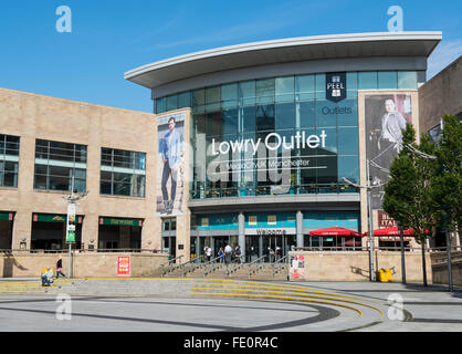 Der Eingang zu der Lowry Outlet Mall in Salford Quays in der Nähe von Manchester in England Stockfoto