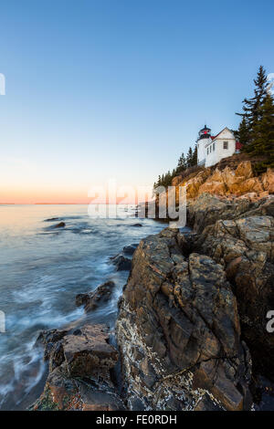 Bass Harbor Head Lighthouse unter freiem Himmel im Acadia-Nationalpark, Mount Desert Island, Maine, New England, USA. Stockfoto