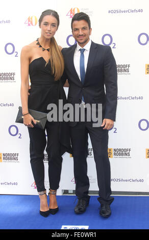 3. Juli 2015 - London, England, UK - Emily MacDonagh und Peter Andre Teilnahme an Nordoff Robbins O2 Silver Clef Awards 2015, Grosv Stockfoto