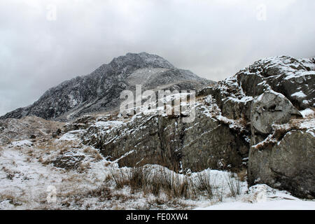 Winter Schneefall am Berg Tryfan Snowdonia National Park Wales Stockfoto