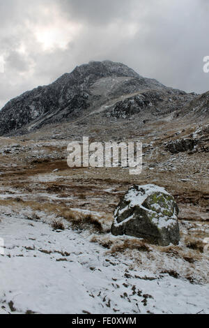 Winter Schneefall am Berg Tryfan Snowdonia National Park Wales Stockfoto