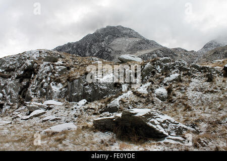 Winter Schneefall am Berg Tryfan Snowdonia National Park Wales Stockfoto