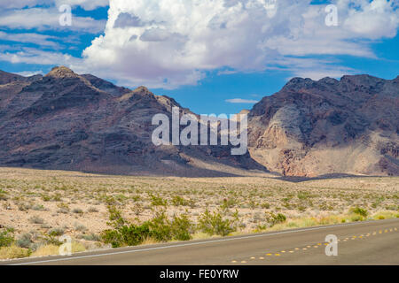 Autobahn im Valley of Fire State Park, Süd-Nevada Stockfoto
