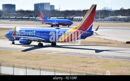 Southwest Airlines Flugzeuge landen und bereit zum Abheben in Love Field, wo die Piloten ihren Mangel an einen Vertrag protestierte. Bildnachweis: Brian T. Humek/Alamy Live-Nachrichten Stockfoto