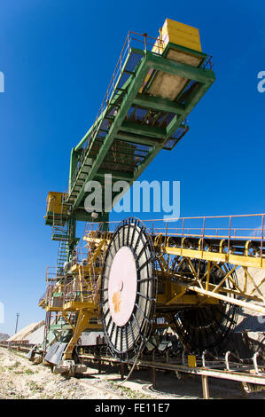 Teil Bau riesiger Steinbruch Mechanismus, Sommertag Stockfoto