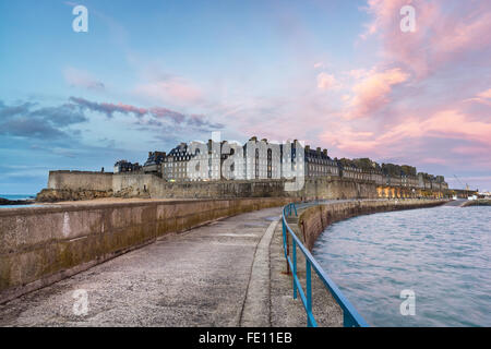 Saint-Malo Sonnenuntergang Skyline, Bretagne, Frankreich Stockfoto
