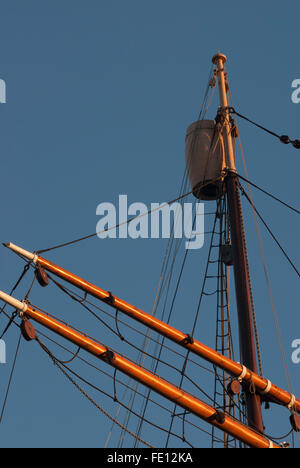 Crow's Nest in der RRS Discovery, Discovery Point, Dundee, Schottland, Großbritannien. Stockfoto