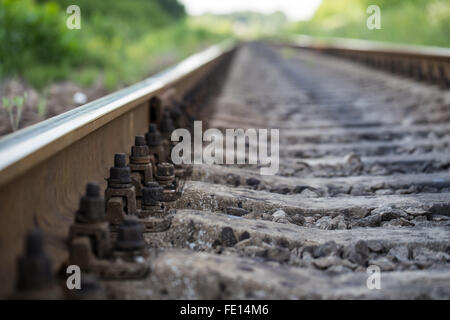 die Eisenbahn geht in die Ferne Stockfoto