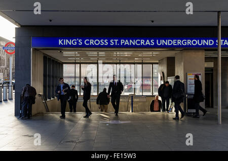 Eingang des Königs Cross St Pancras u-Bahnstation, London England Vereinigtes Königreich UK Stockfoto