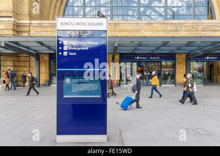 Eingang zum Kings Cross Bahnhof Bahnhof, London England Vereinigtes Königreich UK Stockfoto