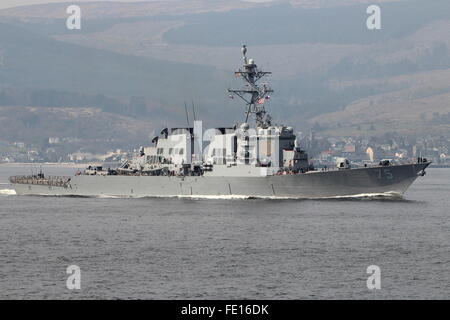 USS Donald Cook (DDG-75) und Arleigh Burke-Klasse Zerstörer der US Navy, kommt in den Clyde für Übung Joint Warrior 15-1 Stockfoto