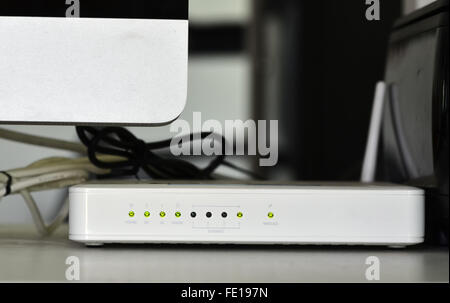 Dies ist ein Adsl-WLAN-Router-modem Stockfoto
